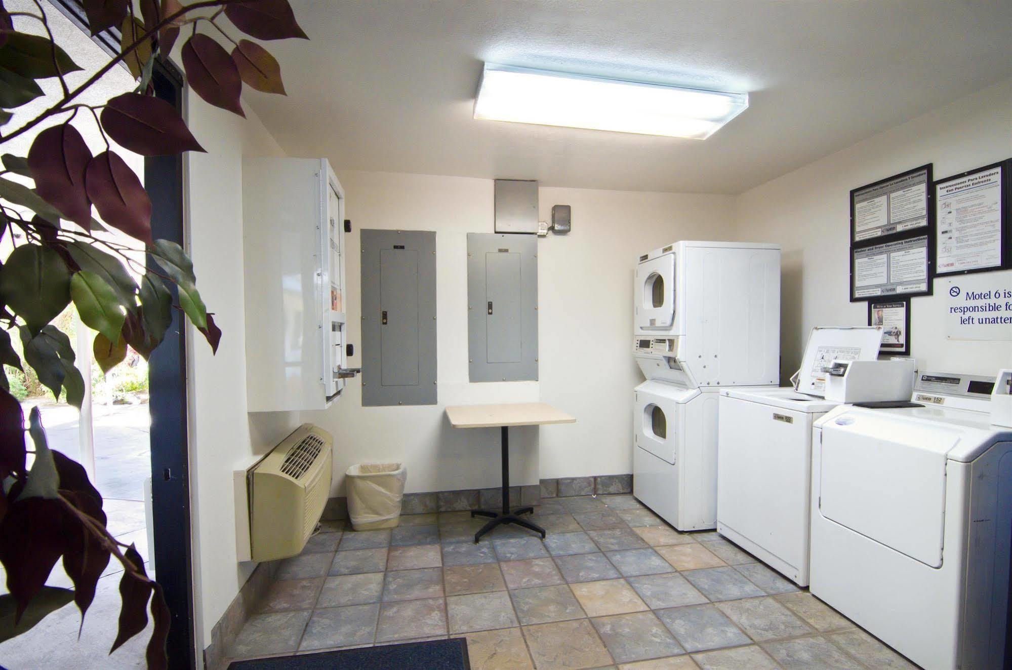 Motel 6-Palm Springs, Ca - East - Palm Canyon Ngoại thất bức ảnh